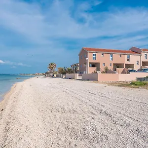 https://luxury-apartments-la-vir-3-4.hotelinzadar.com
