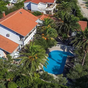 https://beach-boy-pool-girl-apartments.hotelinzadar.com